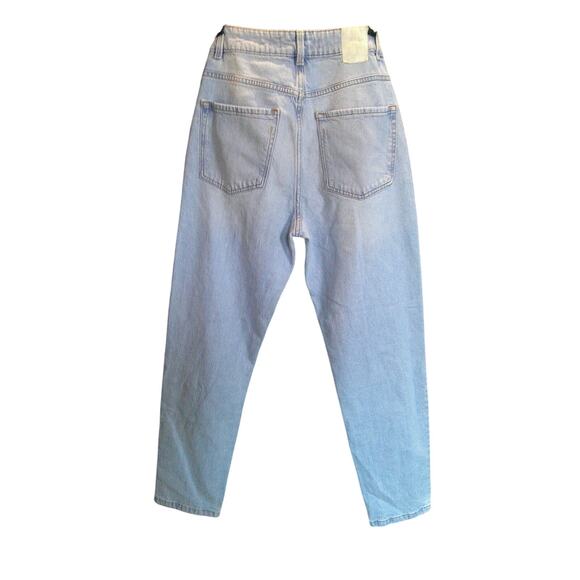 Zara Women’s High Rise Mom Jeans Size 4 Light Wash Tapered Leg Denim - Picture 2 of 12